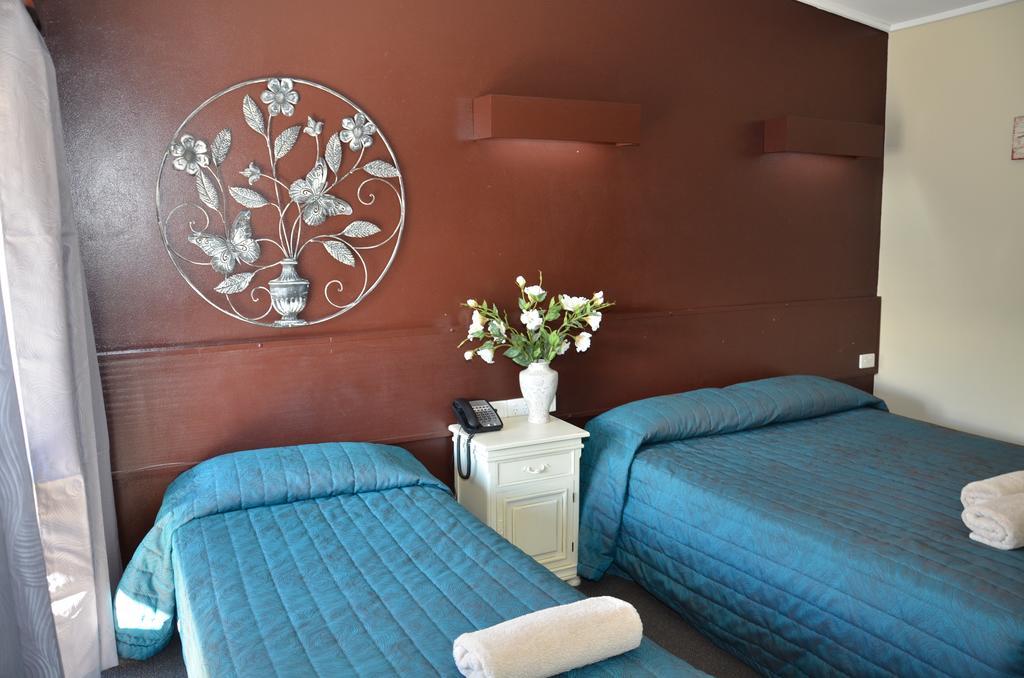 Warwick Motor Inn Zimmer foto