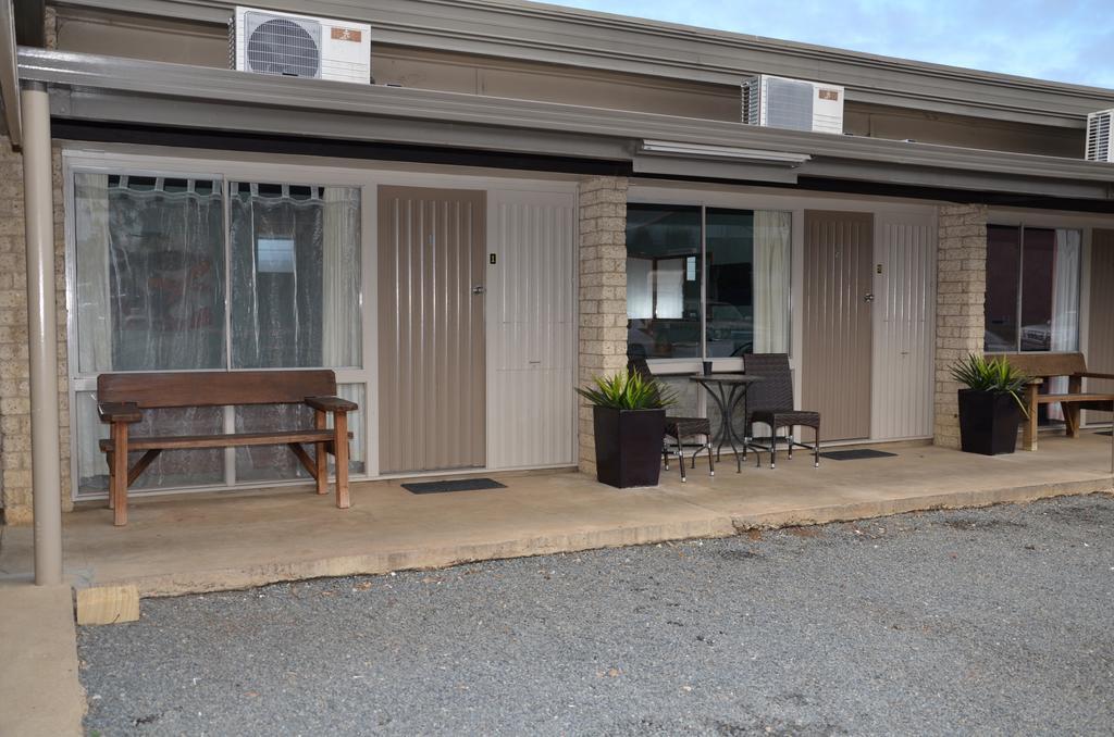 Warwick Motor Inn Exterior foto