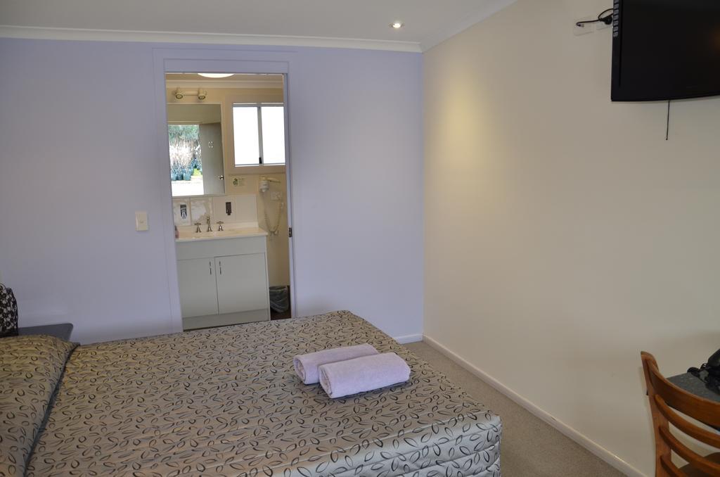 Warwick Motor Inn Zimmer foto